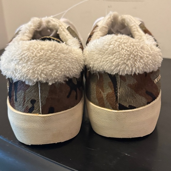 Vintage Havana White and Gold Sneakers - Picture 9 of 12